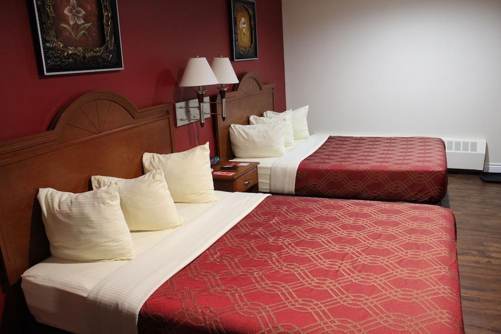Super 8 by Wyndham Pembroke Hotel Bagian luar foto