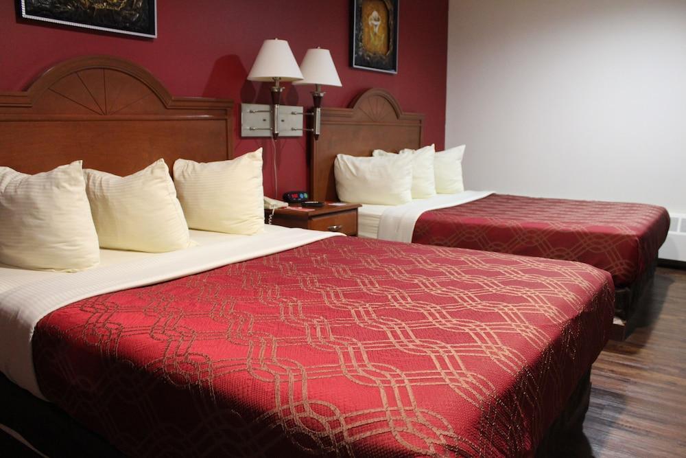 Super 8 by Wyndham Pembroke Hotel Bagian luar foto