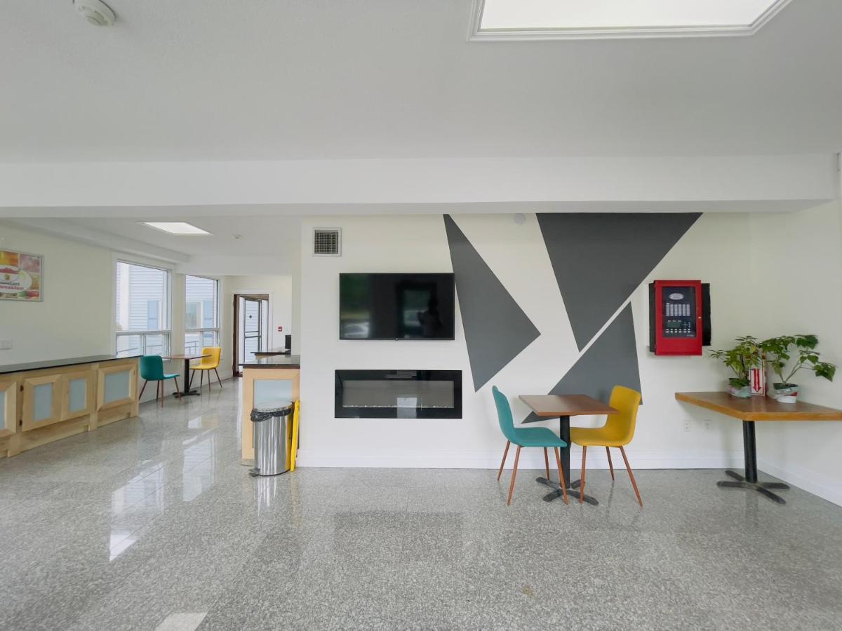 Super 8 by Wyndham Pembroke Hotel Bagian luar foto