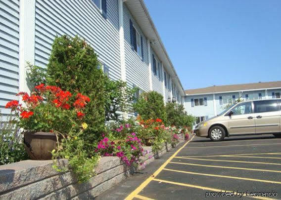 Super 8 by Wyndham Pembroke Hotel Bagian luar foto